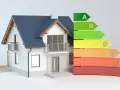 Maison moderne avec étiquette énergétique. Un audit énergétique tarif peut révéler la classe A à G de votre logement.