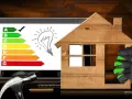 Améliorez l'efficacité énergétique de votre maison avec un prime renov radiateur. Outils de bricolage et étiquette énergie sur un écran.