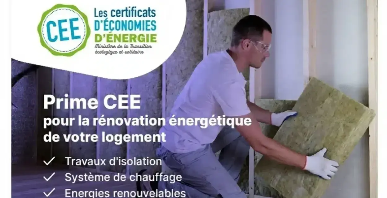 Homme installant un isolant dans un mur, logo CEE et texte "Prime CEE pour la rénovation énergétique".