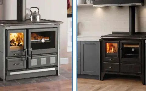 Deux cuisines modernes mettant en vedette des cuisinières à bois élégantes, l'une en pierre grise, l'autre en noir, avec des flammes vives dans le four.