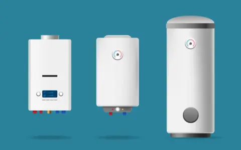 Trois chauffe-eau électriques blancs. Le plus à gauche a un écran numérique. Le plus à droite est le plus grand. Ces appareils peuvent présenter des inconvénients.